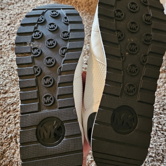 MICHAEL KORS MK Iridescent Tennis Shoes Sneakers Size Women's 8 Worn Once - Picture 4 of 8